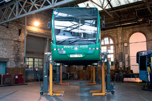 Battery-operated column lifts are a safe option for the repair and servicing of vehicles.