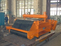 Self-cleaning Electromagnet for installation over conveyor