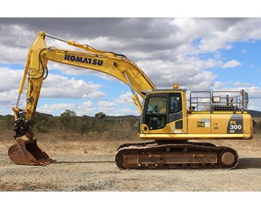 Komatsu - Used Excavator | 2017 Komatsu PC300LC-8M0