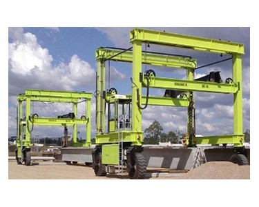 Heavy Lifters Straddle Carrier | Isoloader