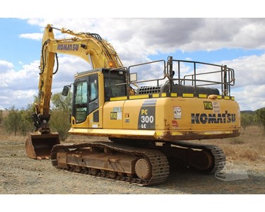 Komatsu - Used Excavator | 2017 Komatsu PC300LC-8M0
