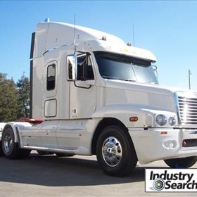 Used 2004 Freightliner CST120 Truck