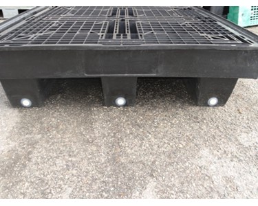 UBEECO - Plastic Pallet - Spill Containment Pallet