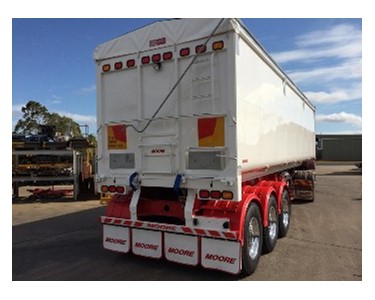 32' Chassis Tipper | Moore