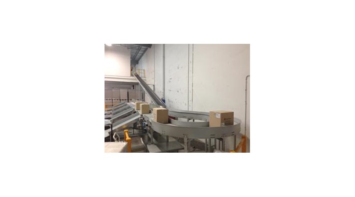 Decline belt conveyor (back) and 180 degree tight radius modular belt conveyor in the palletising area