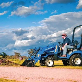 Farm Tractor Boomer 25C w/FEL & 4in1
