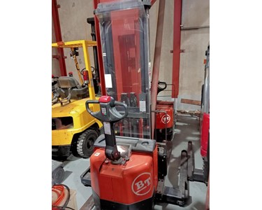 BT - SWE120S Walkie Stacker