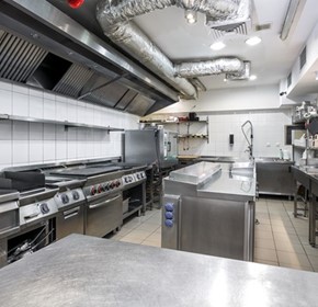 Minimum equipment requirement for a restaurant set up Minimum equipment requirement for a restaurant set up