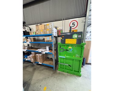 V8 Cardboard/ Plastic Hydraulic Baler