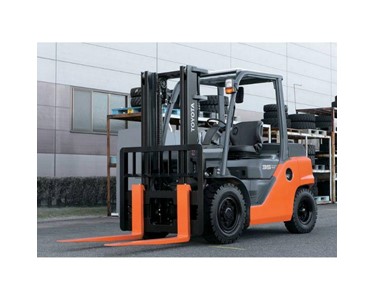 Toyota - Powered Forklift | 8-Series1-3