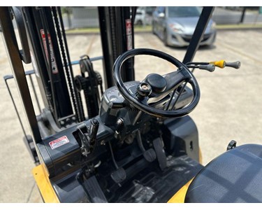 TCM - 2.5T Gas Forklift with 4.35m list - Container Mast FOR SALE