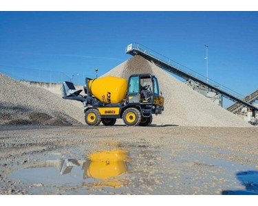 Self Loading Concrete Mixer 93 kW | F 7000