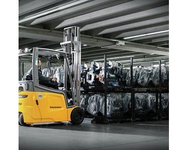 Jungheinrich - Electric Forklift | EFG 213-220