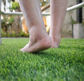 Tips to relieve the problem of swollen feet & legs Tips to relieve the problem of swollen feet & legs