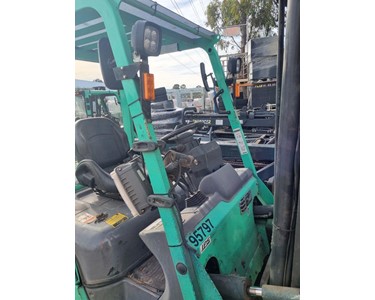 Mitsubishi - 3T LPG Counterbalance Forklift | 2-Stage Clearview Mast 