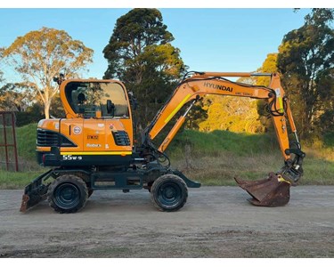 Hyundai - Used Excavator | 2017 Hyundai R55W-9