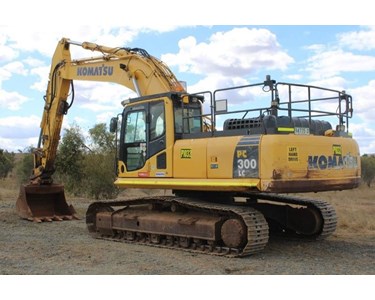 Komatsu - Used Excavator | 2019 Komatsu PC300LC-8M0