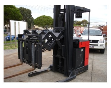 Linde - Double Deep Reach Diesel Forklifts | BRT30D