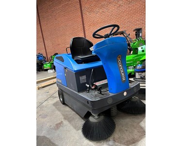 Conquest - (Refurbished) Industrial Ride-on PB111E Sweeper 