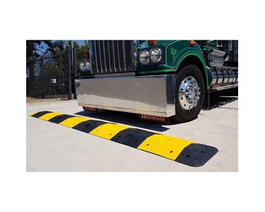 Heavy Vehicle Recycled Rubber Speed Hump - 75mm