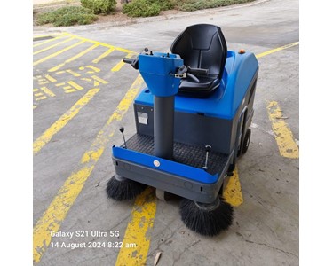 Conquest - (Used) Industrial Ride-on Sweeper | PB106E