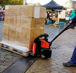 7 Considerations When Purchasing an Electric Pallet Jack