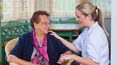 Aussies getting older, health workforce needs training to reflect it