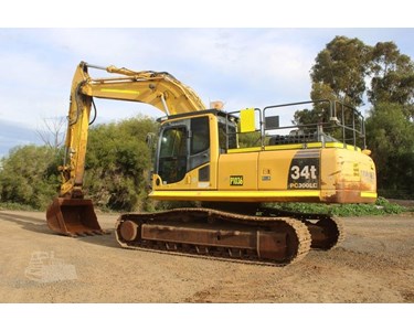 Komatsu - Used Excavator | 2017 Komatsu PC300LC-8M0
