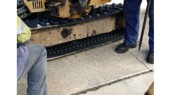 Fitting tracks on Cat excavator
