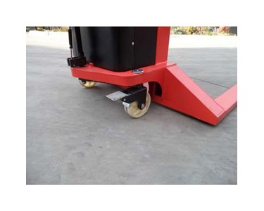 Semi Electric Straddle Pallet Stacker 1500kg (Open & Closed Pallets)