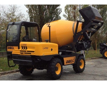 Self Loading Concrete Mixer 74 kW | L4700 T