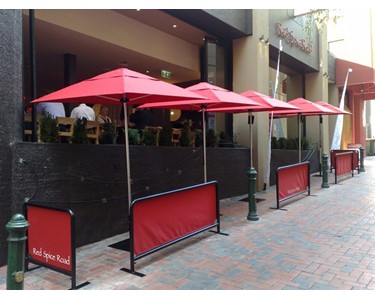 Instant Shade Cafe Barriers