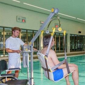Mobile Pool Hoist 