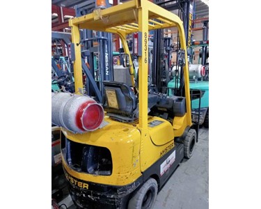 Hyster - 2 Stage Gas Counterbalance Forklift | H2.0TX-EL 