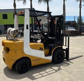 2.5T Gas Forklift with 4.35m list - Container Mast FOR SALE