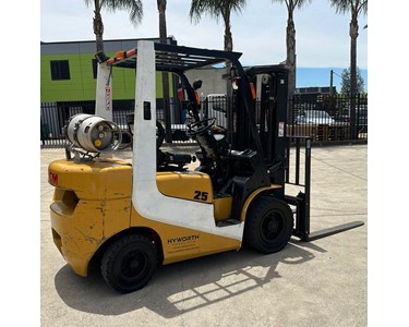TCM - 2.5T Gas Forklift with 4.35m list - Container Mast FOR SALE