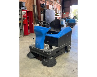 Conquest - (Refurbished) Industrial Ride-on Sweeper | PB110E