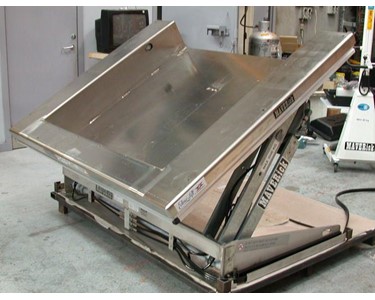 Edmo Lift - MAVERick Armlift - Lift and Tilt Table