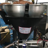 Hopper heating in cake production line