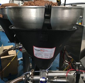 Hopper heating in cake production line Hopper heating in cake production line