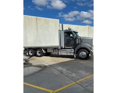 Kenworth - T610SAR Tray Truck