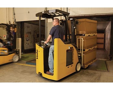 Yale - 3 Wheel Electric Forklift Truck | ESC030-40AD