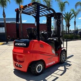2.5T 4 Wheel Electric Counterbalance Forklift FOR HIRE