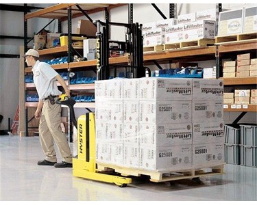 Hyster - Walkie Straddle Stacker | W25–40ZA2 Series