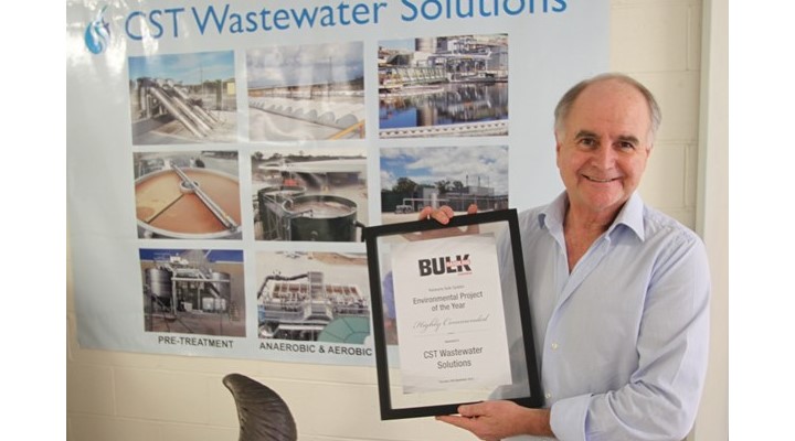 CST Managing Director Mike Bambridge with the Bulk Handling highly commended award