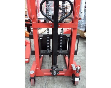 Manual Narrow Pallet Stacker 1500kg (Open Pallet Use Only)