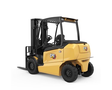 Cat - 4-Wheel Electric Forklift | 4-5.5 Tonne