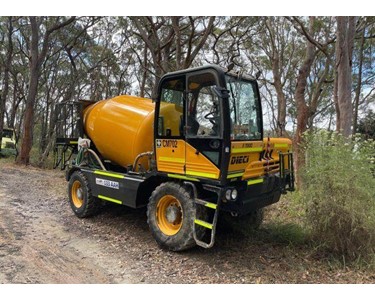 Self Loading Concrete Mixer 93 kW | F7000 T