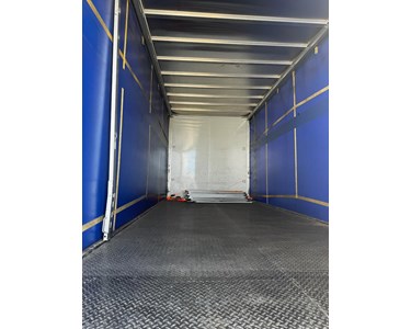 Isuzu - Used Curtainsider Truck | F Series FRR110-260 Freightpack