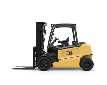 Cat - 4-Wheel Electric Forklift | 4-5.5 Tonne